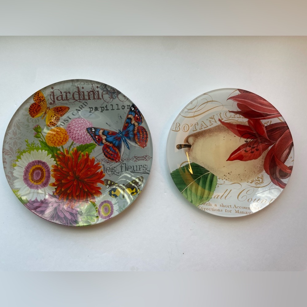 Art glass floral plates. Lot of two.
